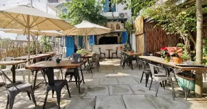 ban-ghe-quan-cafe-mau-2025